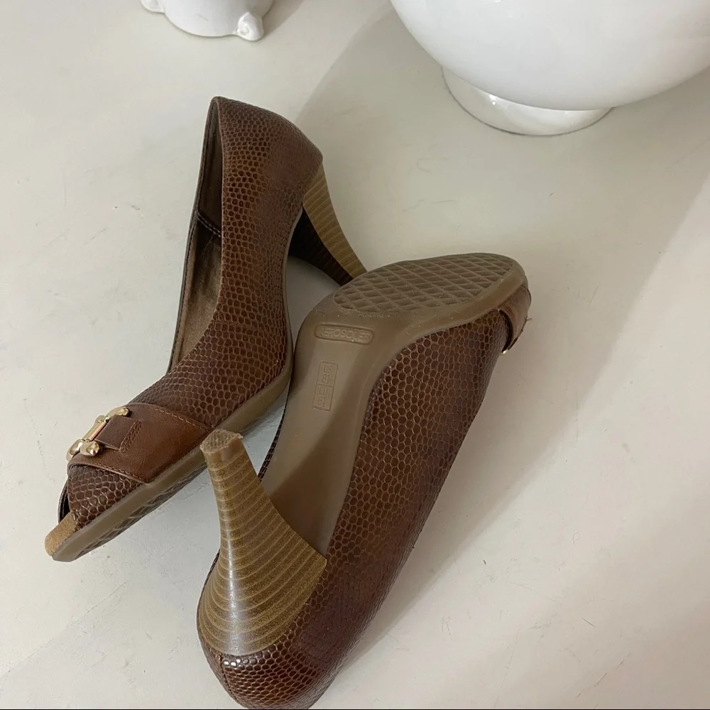 AEROSOLES cushioned heels